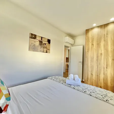 Apartment Modern With Pool By Homing