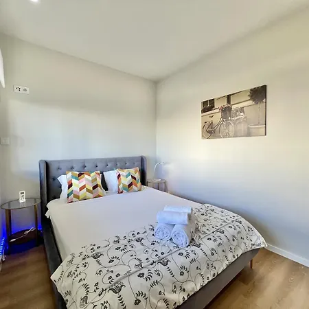 Modern With Pool By Homing Apartment